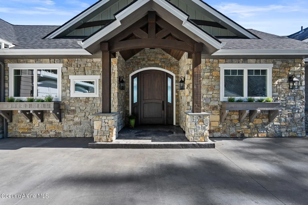 8491 Mckinley Lane Hayden, ID 83835