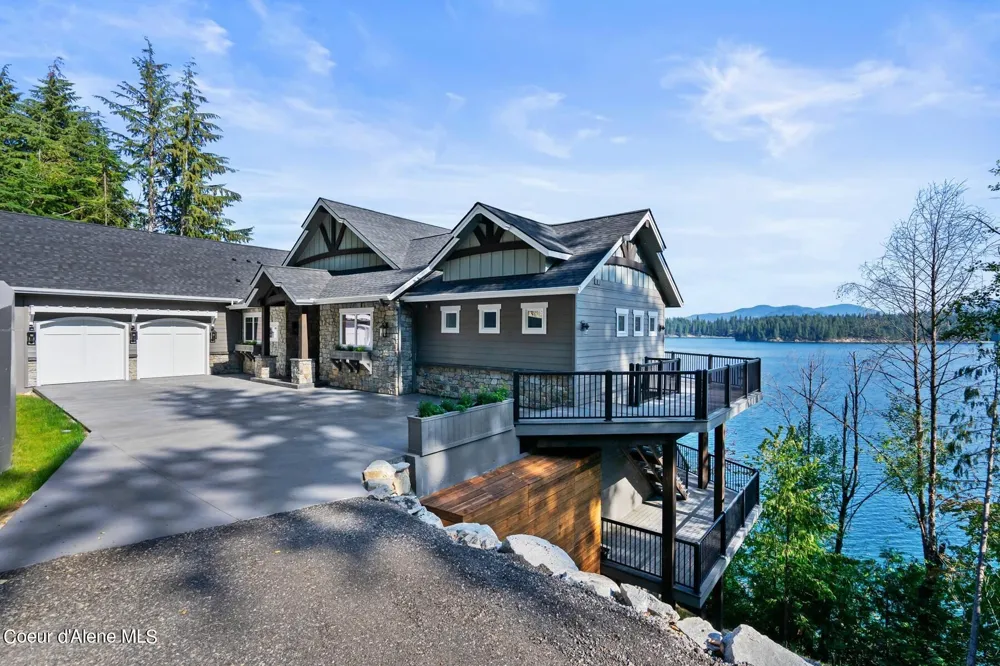 8491 Mckinley Lane Hayden, ID 83835