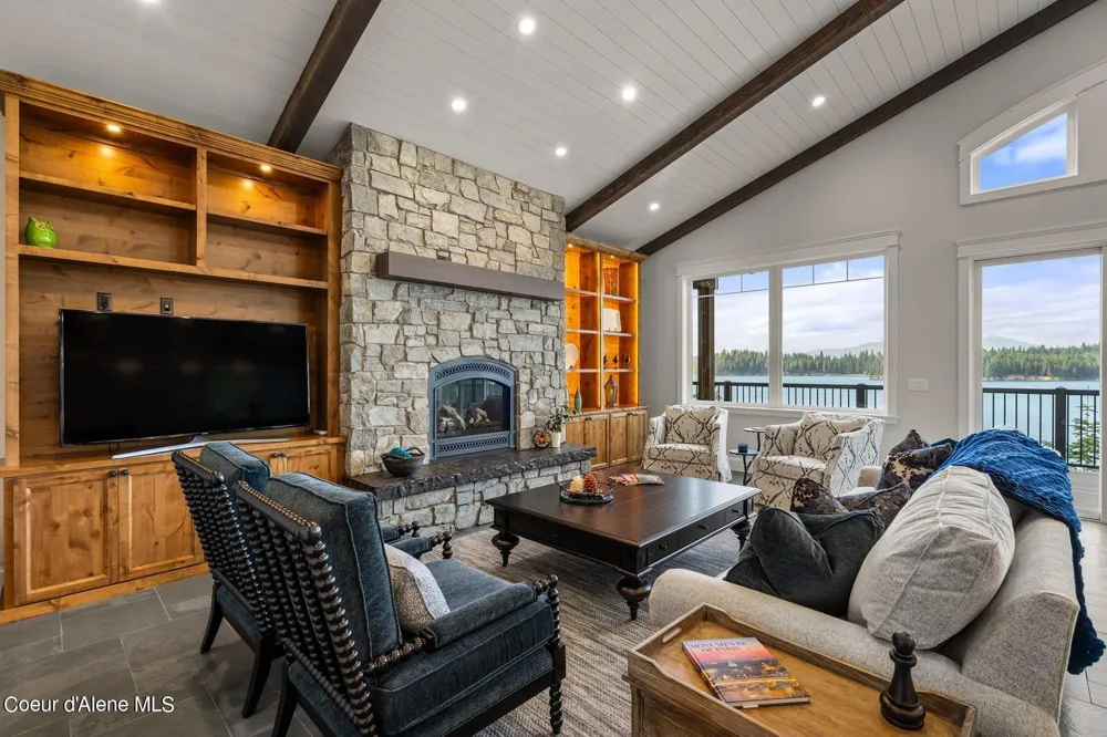 8491 Mckinley Lane Hayden, ID 83835