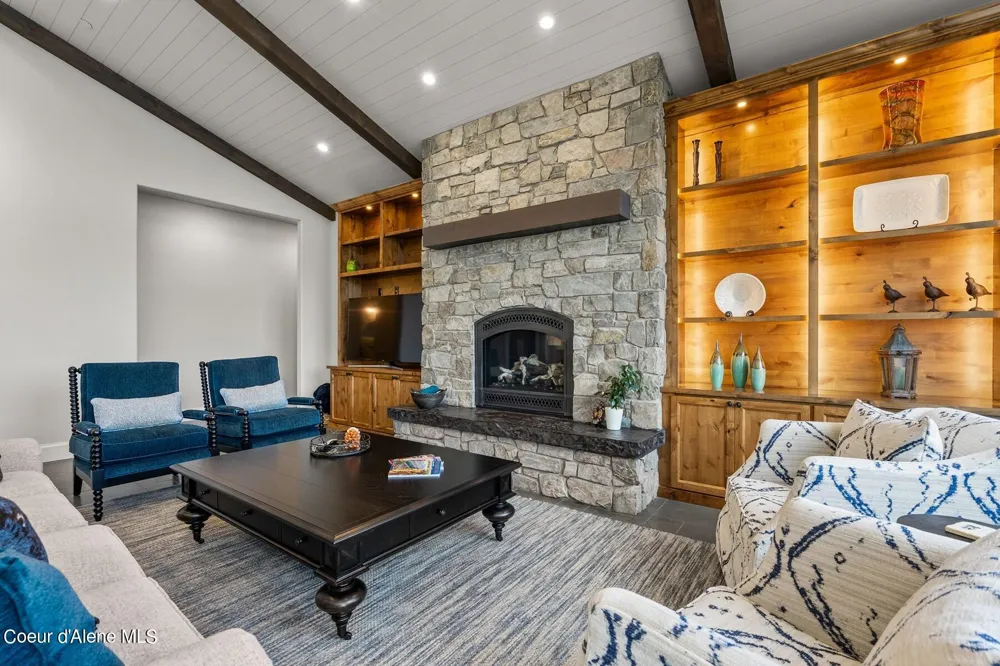 8491 Mckinley Lane Hayden, ID 83835