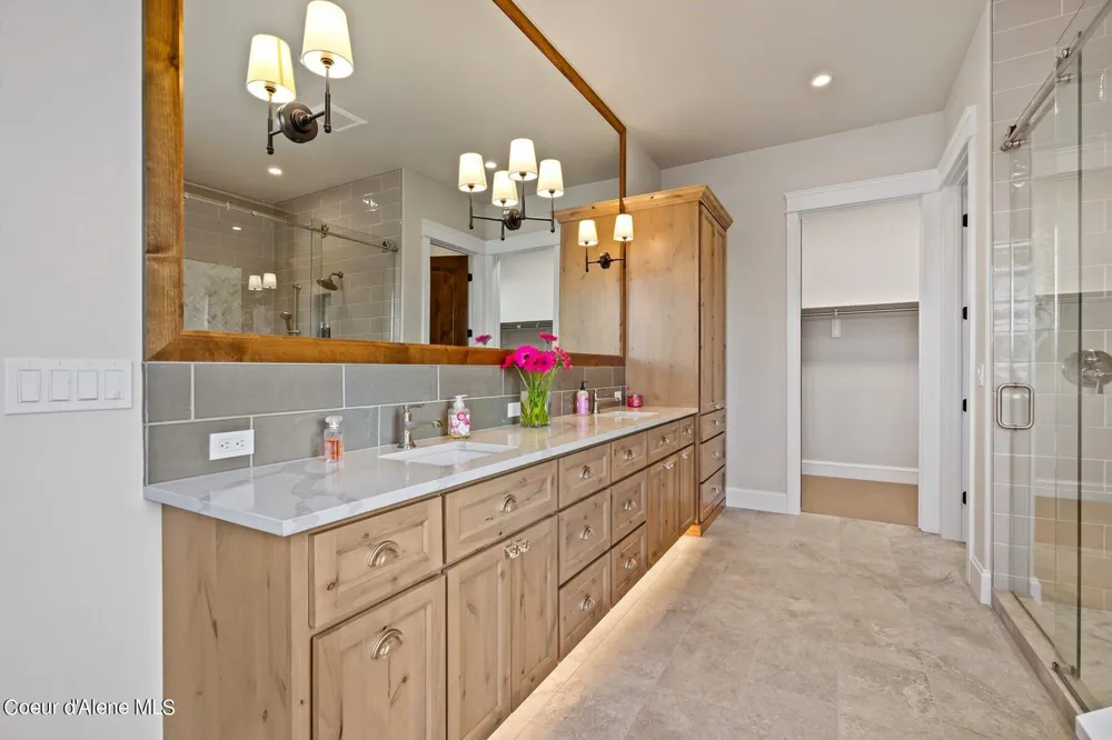 8491 Mckinley Lane Hayden, ID 83835