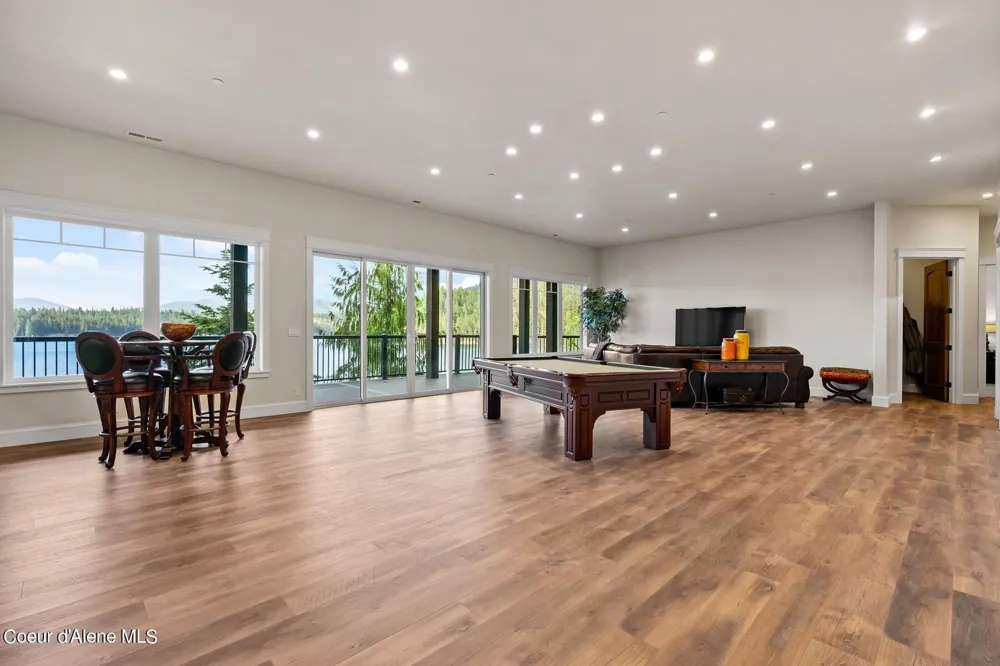 8491 Mckinley Lane Hayden, ID 83835