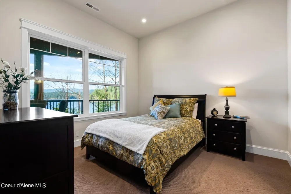 8491 Mckinley Lane Hayden, ID 83835