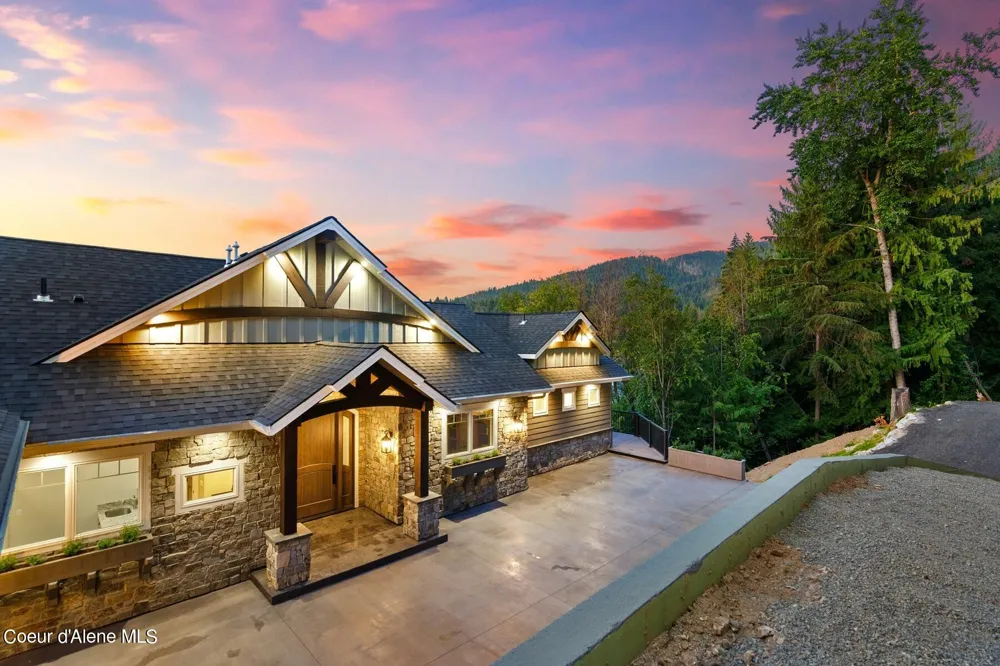 8491 Mckinley Lane Hayden, ID 83835