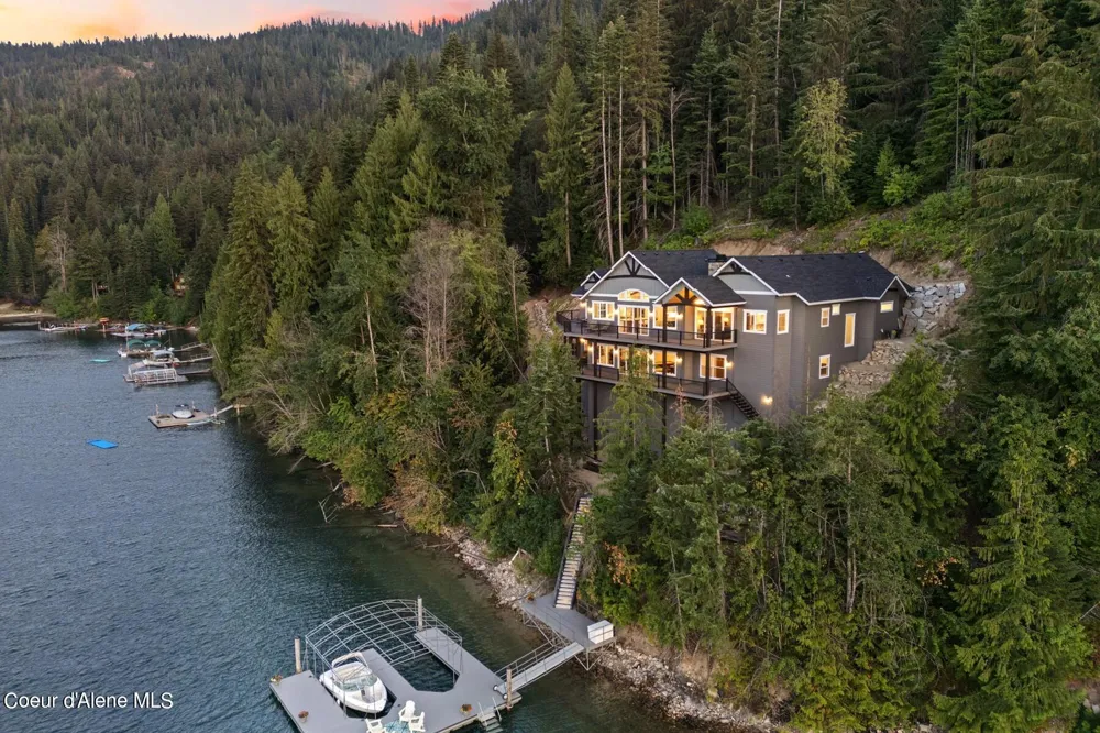 8491 Mckinley Lane Hayden, ID 83835