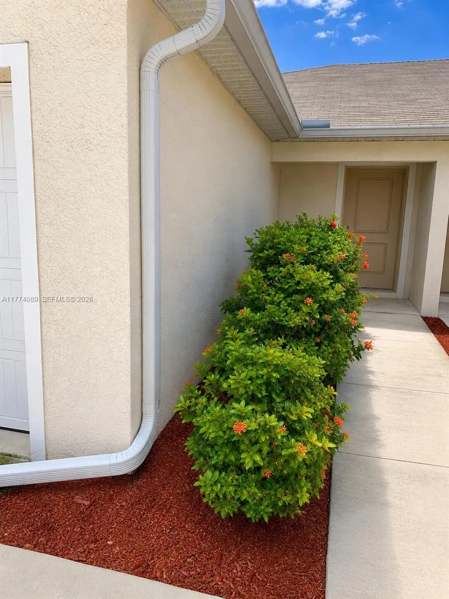 9084 Aegean Cir Lehigh Acres, FL 33936