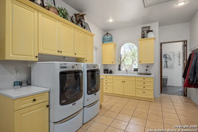 4198 BEAR SPRINGS RD Pipe Creek, TX 78063