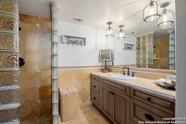 4198 BEAR SPRINGS RD Pipe Creek, TX 78063