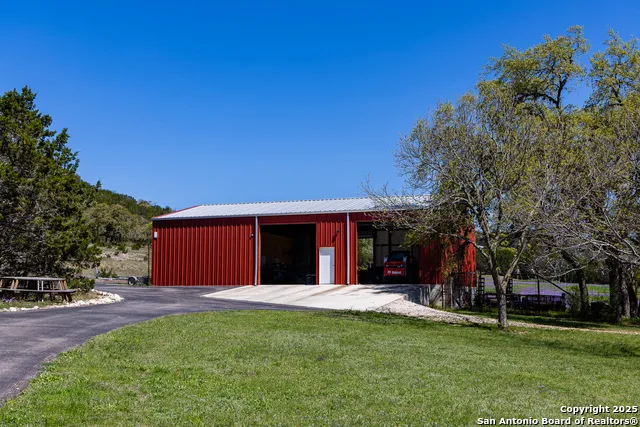 4198 BEAR SPRINGS RD Pipe Creek, TX 78063