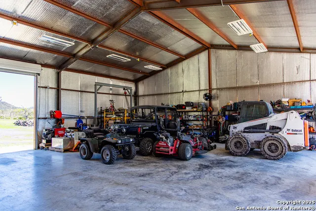4198 BEAR SPRINGS RD Pipe Creek, TX 78063