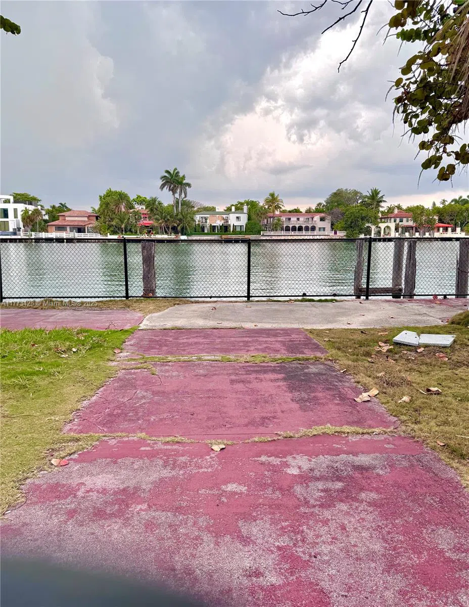 5255 Collins Ave Boat Slip E Miami Beach, FL 33140