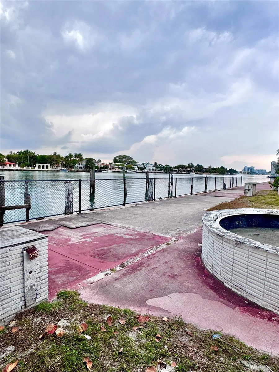 5255 Collins Ave Boat Slip E Miami Beach, FL 33140