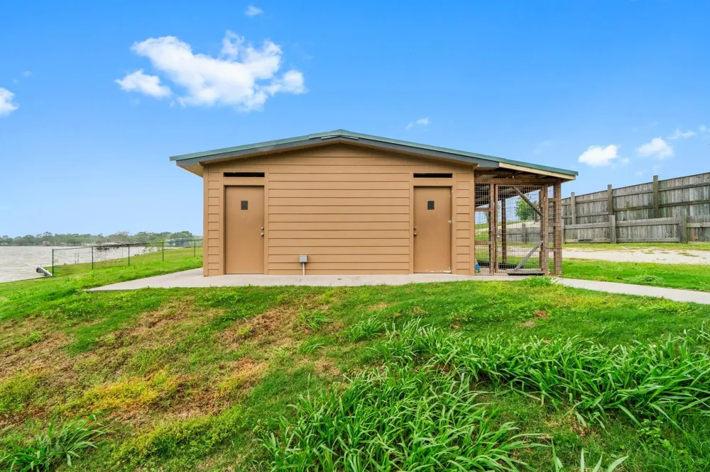10420 Us Hwy 190 W Point Blank, TX 77364
