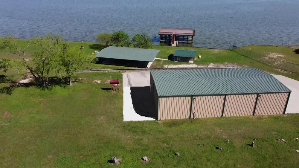 10420 Us Hwy 190 W Point Blank, TX 77364