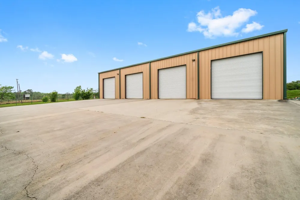 10420 Us Hwy 190 W Point Blank, TX 77364