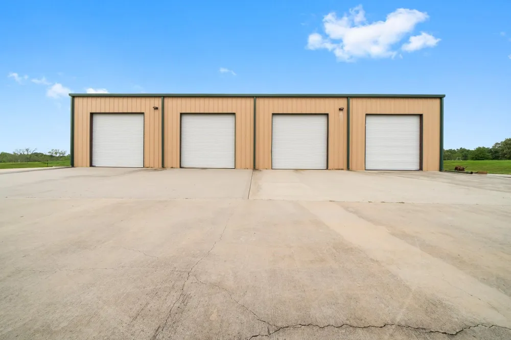 10420 Us Hwy 190 W Point Blank, TX 77364