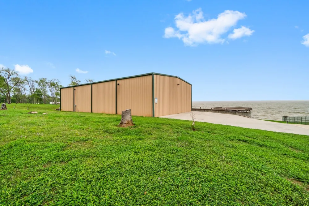 10420 Us Hwy 190 W Point Blank, TX 77364