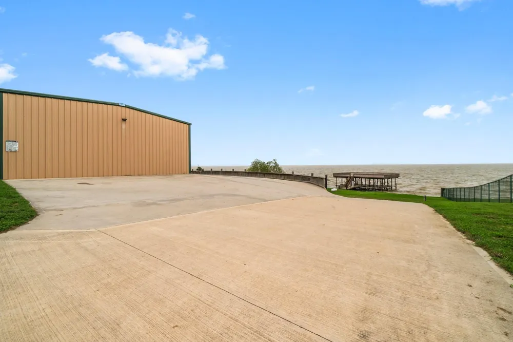 10420 Us Hwy 190 W Point Blank, TX 77364