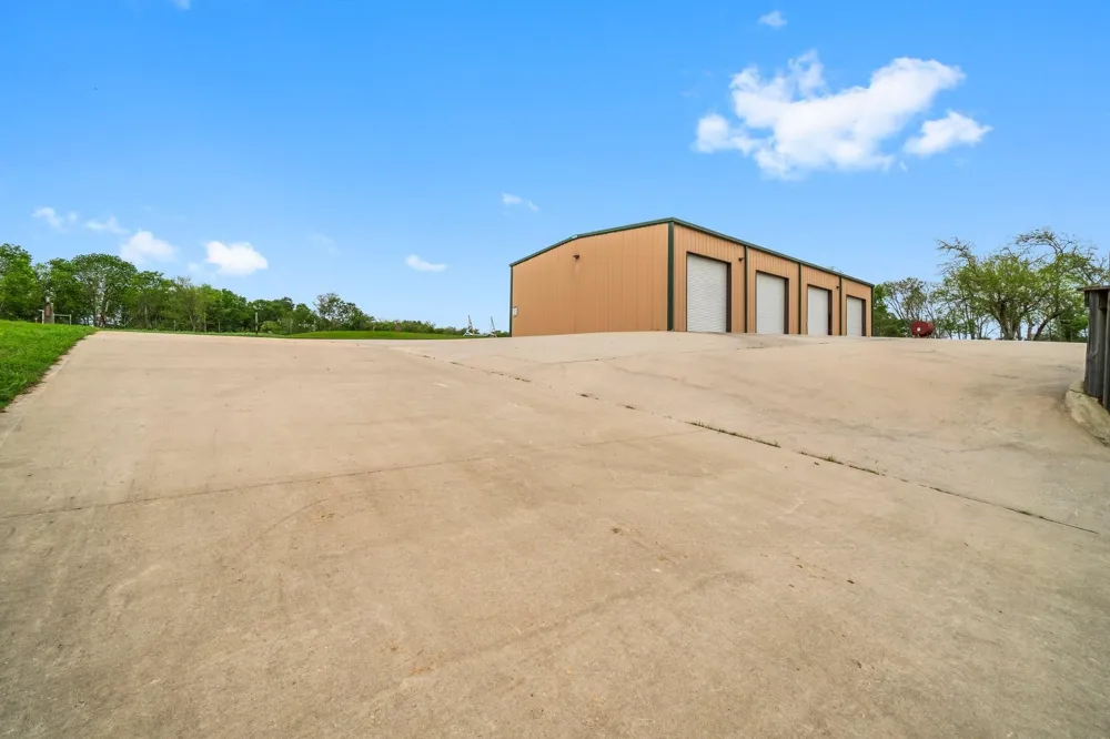 10420 Us Hwy 190 W Point Blank, TX 77364