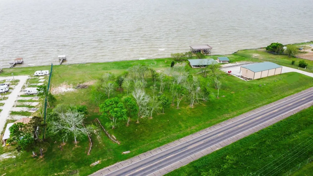 10420 Us Hwy 190 W Point Blank, TX 77364