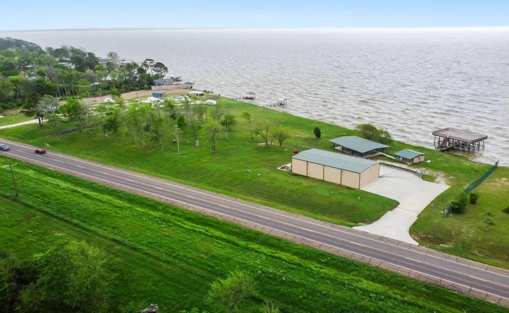 10420 Us Hwy 190 W Point Blank, TX 77364