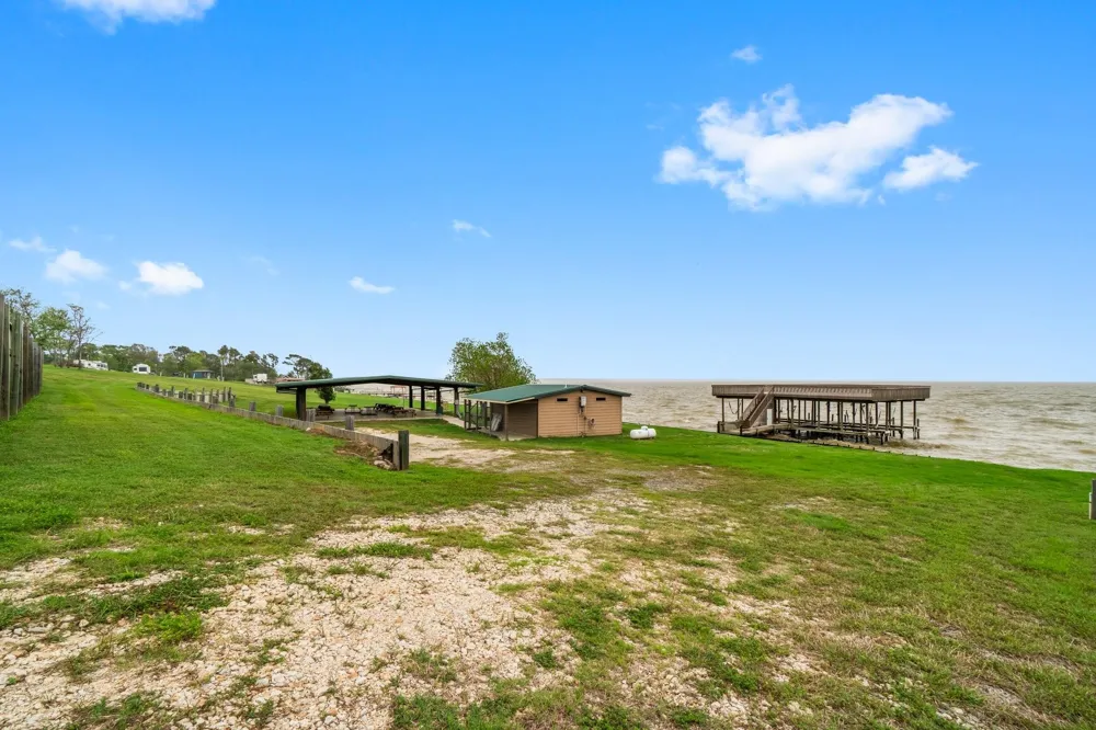 10420 Us Hwy 190 W Point Blank, TX 77364