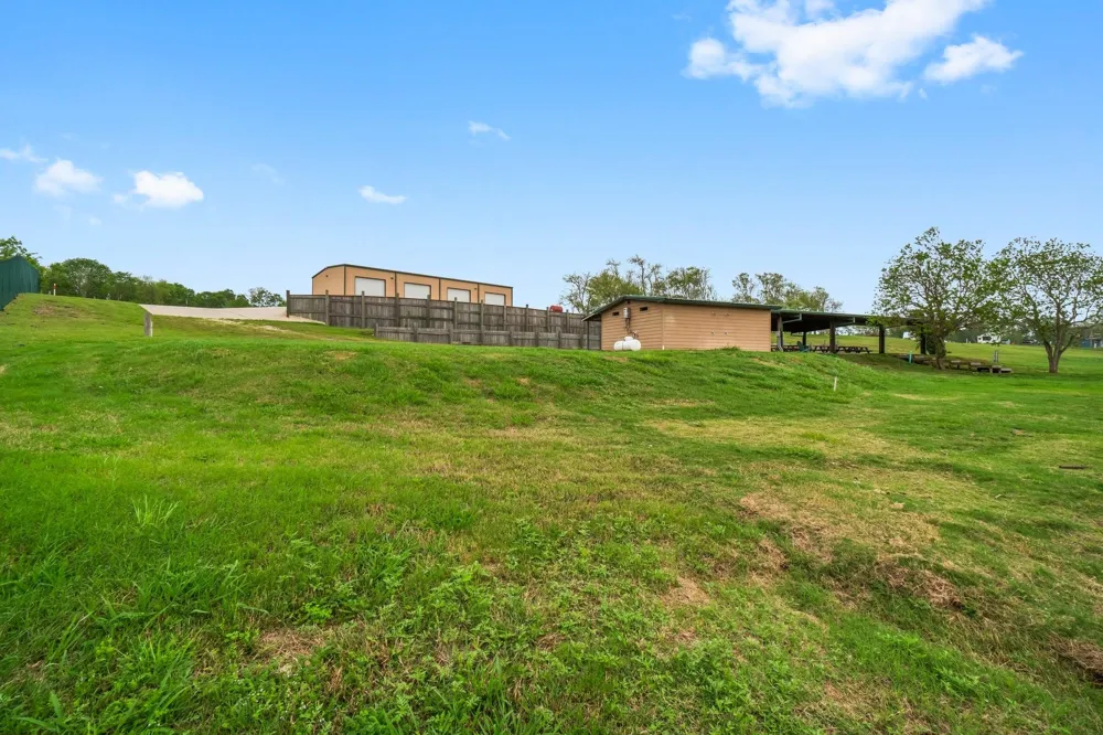 10420 Us Hwy 190 W Point Blank, TX 77364