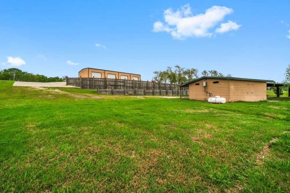 10420 Us Hwy 190 W Point Blank, TX 77364