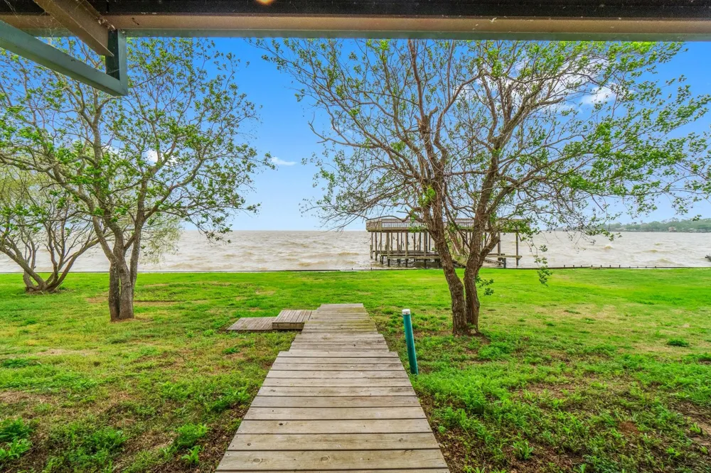 10420 Us Hwy 190 W Point Blank, TX 77364