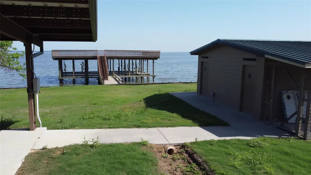 10420 Us Hwy 190 W Point Blank, TX 77364