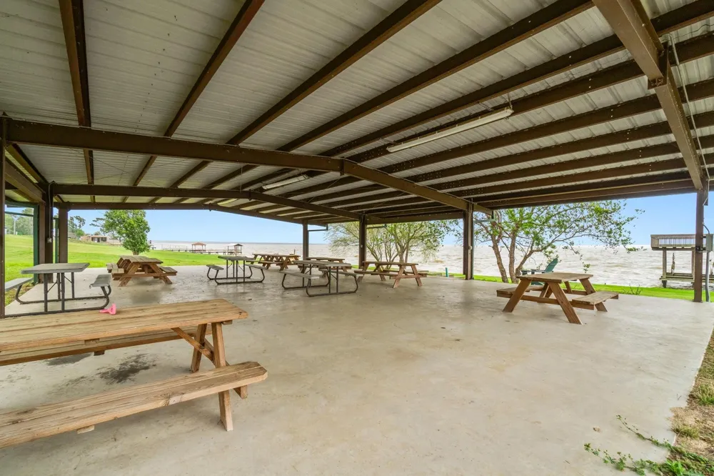 10420 Us Hwy 190 W Point Blank, TX 77364