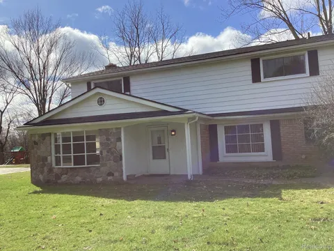 4747 QUARTON ROAD