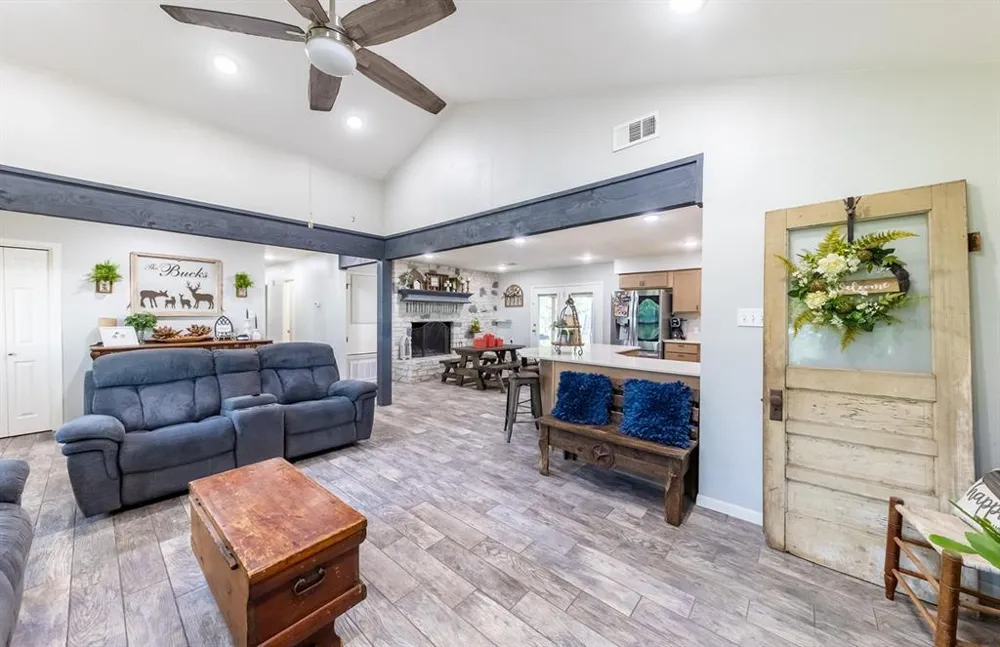 7338 FM 1624 Lexington, TX 78947