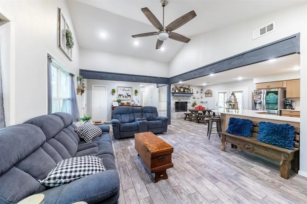 7338 FM 1624 Lexington, TX 78947