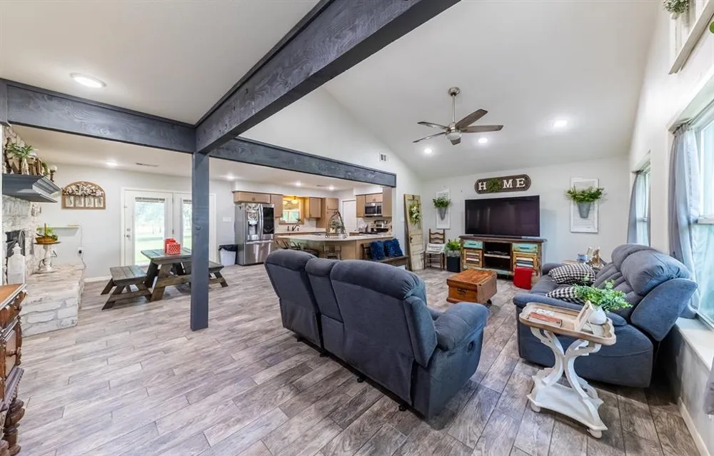 7338 FM 1624 Lexington, TX 78947