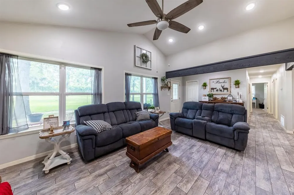 7338 FM 1624 Lexington, TX 78947