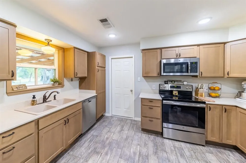 7338 FM 1624 Lexington, TX 78947
