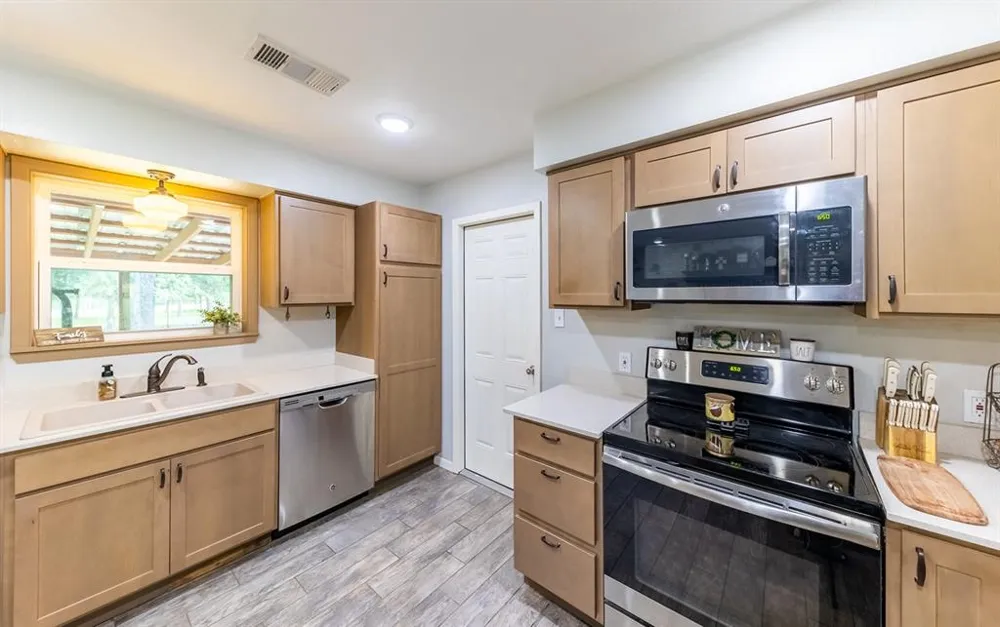 7338 FM 1624 Lexington, TX 78947