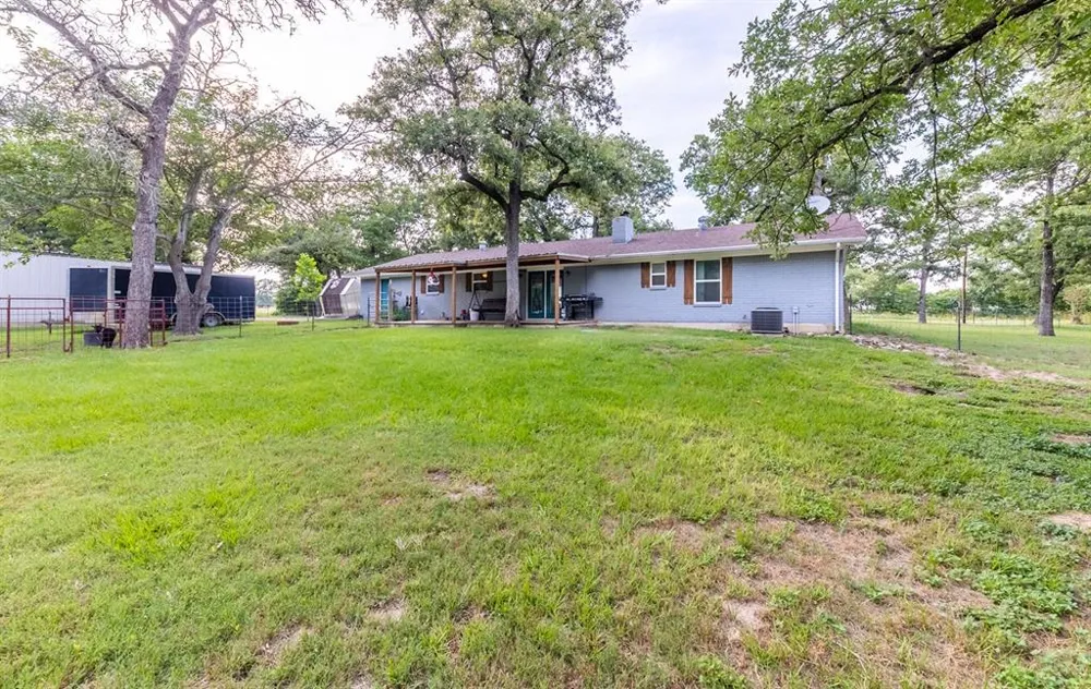 7338 FM 1624 Lexington, TX 78947