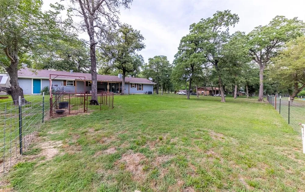 7338 FM 1624 Lexington, TX 78947