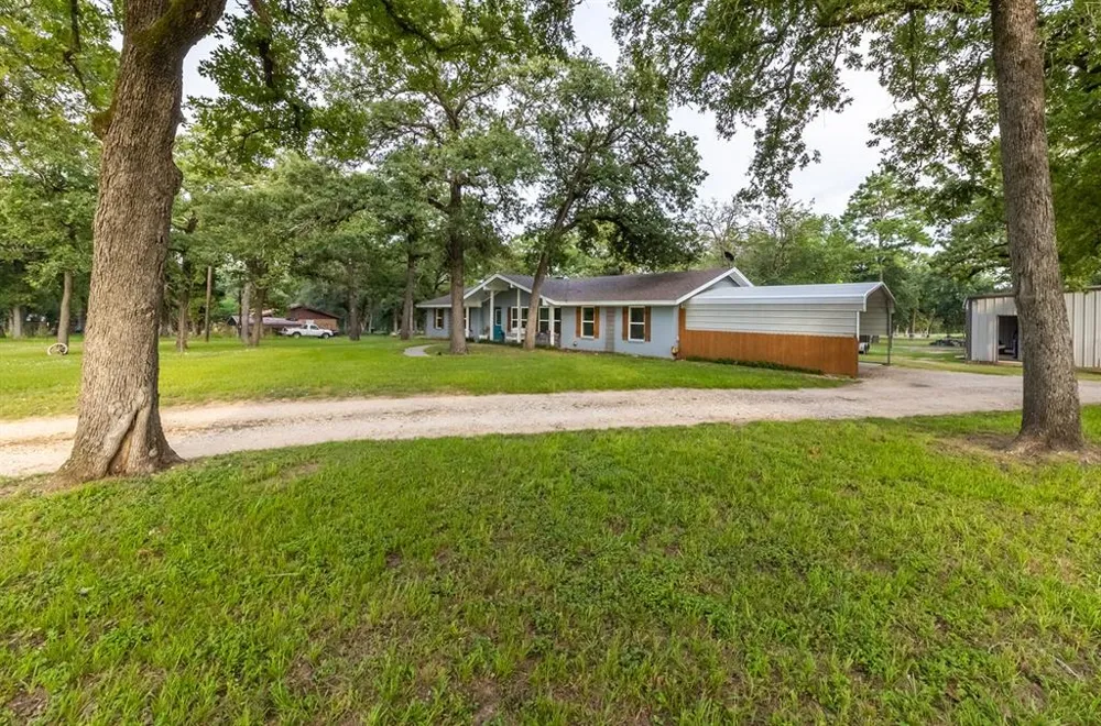 7338 FM 1624 Lexington, TX 78947