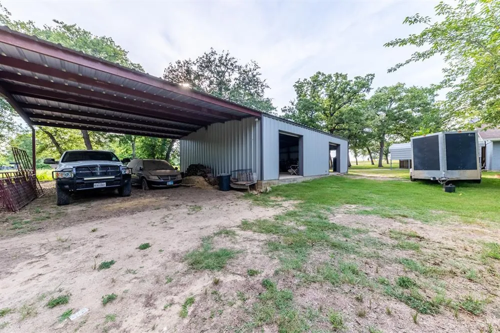 7338 FM 1624 Lexington, TX 78947