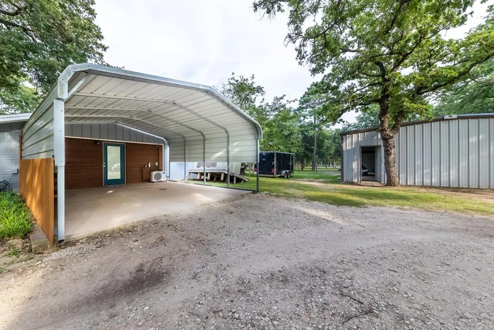 7338 FM 1624 Lexington, TX 78947