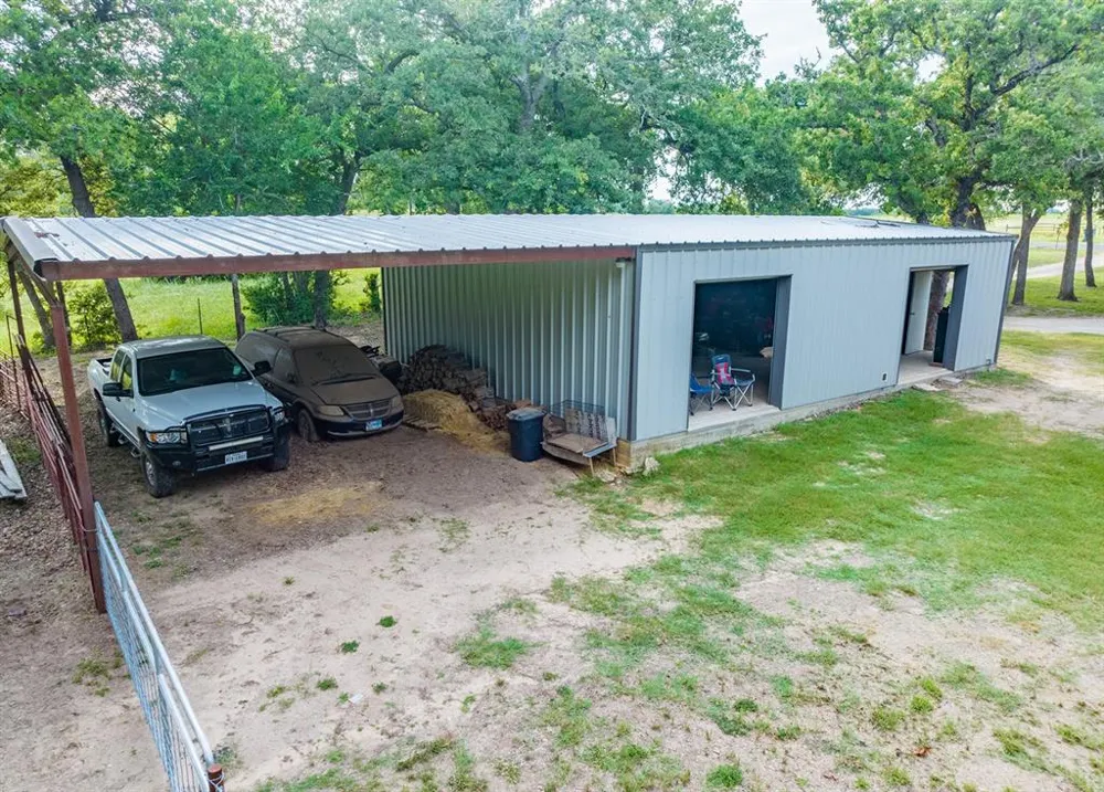 7338 FM 1624 Lexington, TX 78947