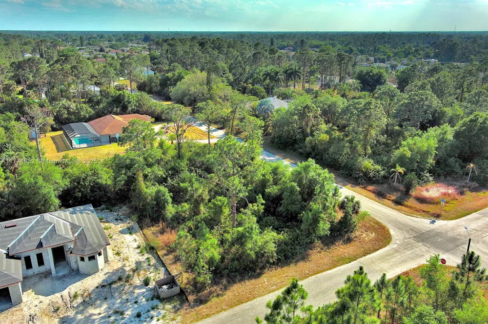 2500 E 9th St Lehigh Acres, FL 33936