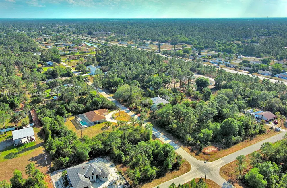 2500 E 9th St Lehigh Acres, FL 33936