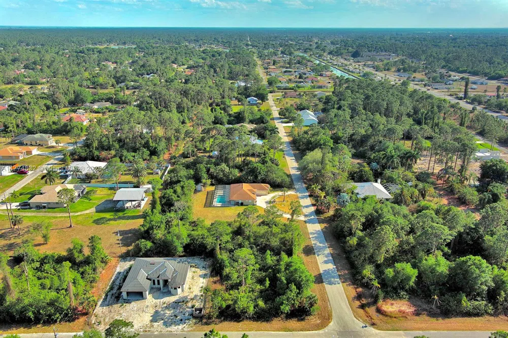 2500 E 9th St Lehigh Acres, FL 33936
