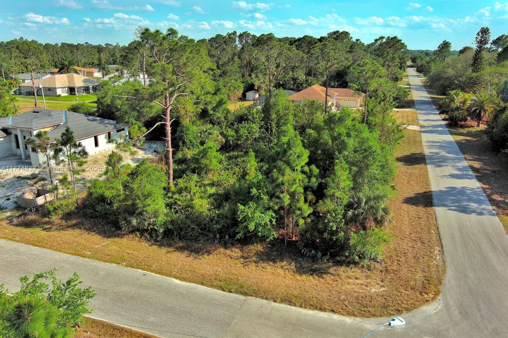 2500 E 9th St Lehigh Acres, FL 33936