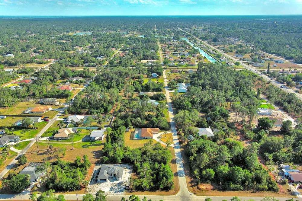 2500 E 9th St Lehigh Acres, FL 33936