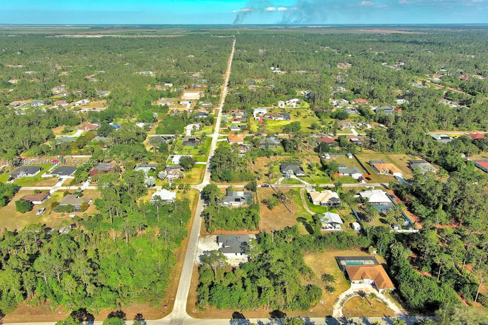 2500 E 9th St Lehigh Acres, FL 33936